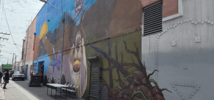 Pintan mural en honor a defensores de los derechos de migrantes en Mexicali