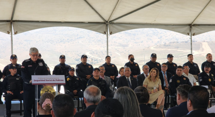Un convenio asegura que 10 mil policías obtendrán seguridad social en Baja California