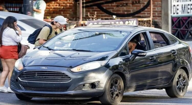 Aprueban en BC distintivo de empresas en taxis de plataforma