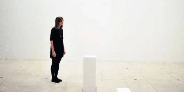 Artista vende obra invisible en… 18 mil dólares