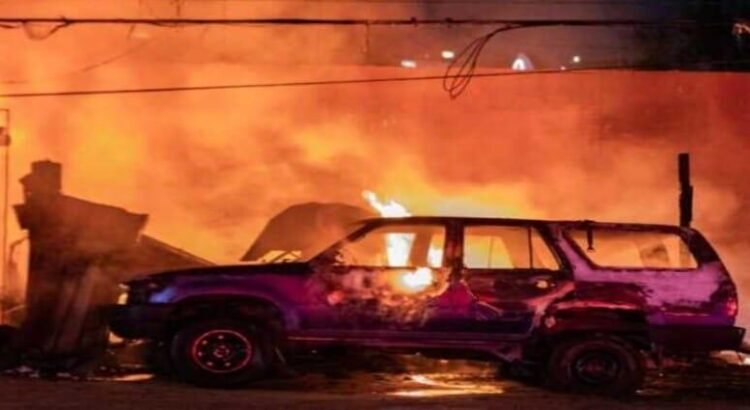 Incendios consumieron dos casas y dos vehículos