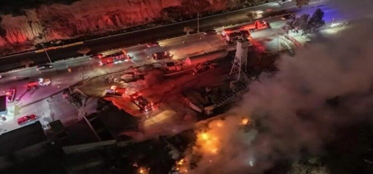 Voraz incendio consume al menos diez casas en asentamiento irregular