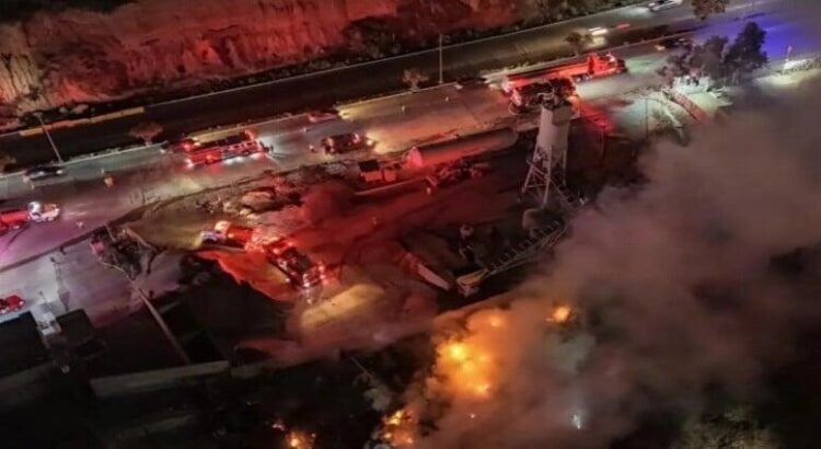 Voraz incendio consume al menos diez casas en asentamiento irregular