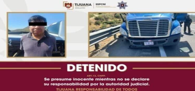 Detienen a trailero por arrollar a oficial de tránsito en Tijuana