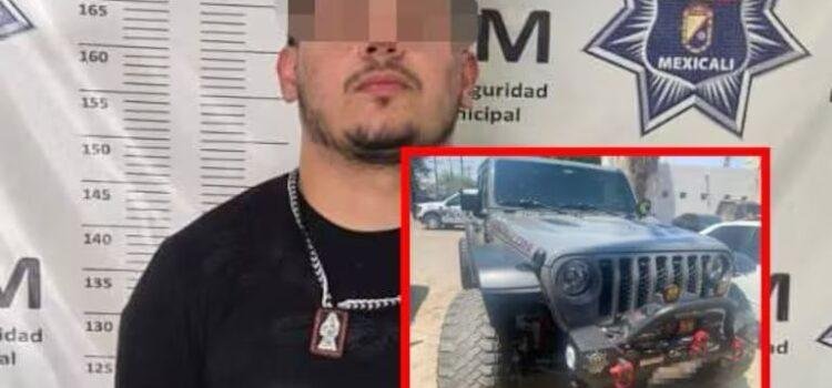 Detienen a joven que conducía a exceso de velocidad un vehículo robado en Estados Unidos