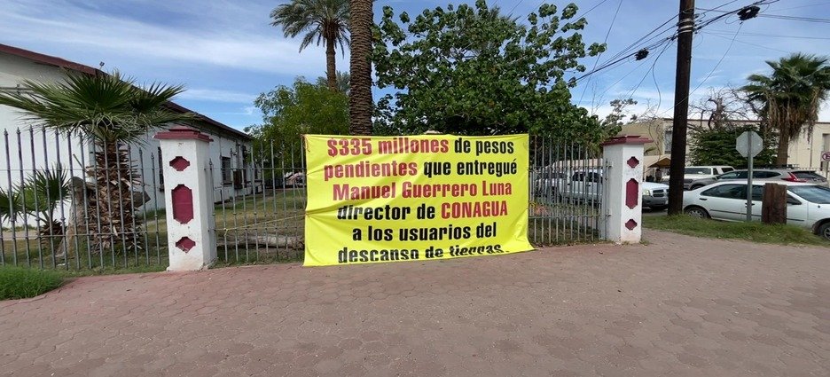 Continúa bloqueo en oficinas de CONAGUA por incumplimiento en pago a usuarios de riego