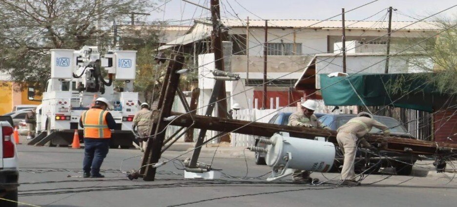 Exigen cumplimiento del reglamento para regular postería en Mexicali