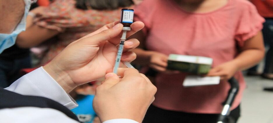 Gobierno de Baja California cuenta con 102,000 dosis contra el sarampión