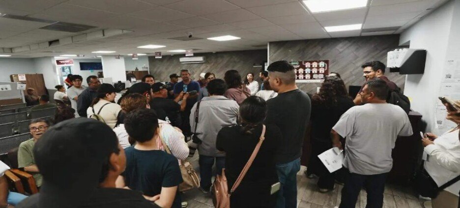 Se manifiestan por falta de respuesta para autos chocolate en Mexicali