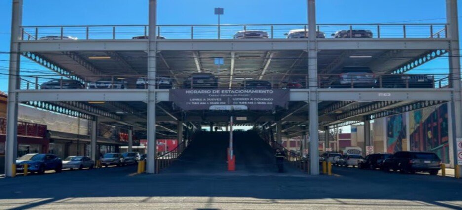 Más del 50% de estacionamientos en Mexicali incumple con áreas verdes