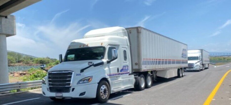 Retiran cerca de 150 visas a transportistas de Mexicali; dominio del inglés, entre los principales retos