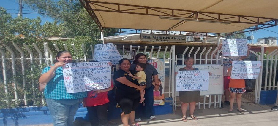 Padres de familia rechazan fusión de turnos en primaria de Mexicali